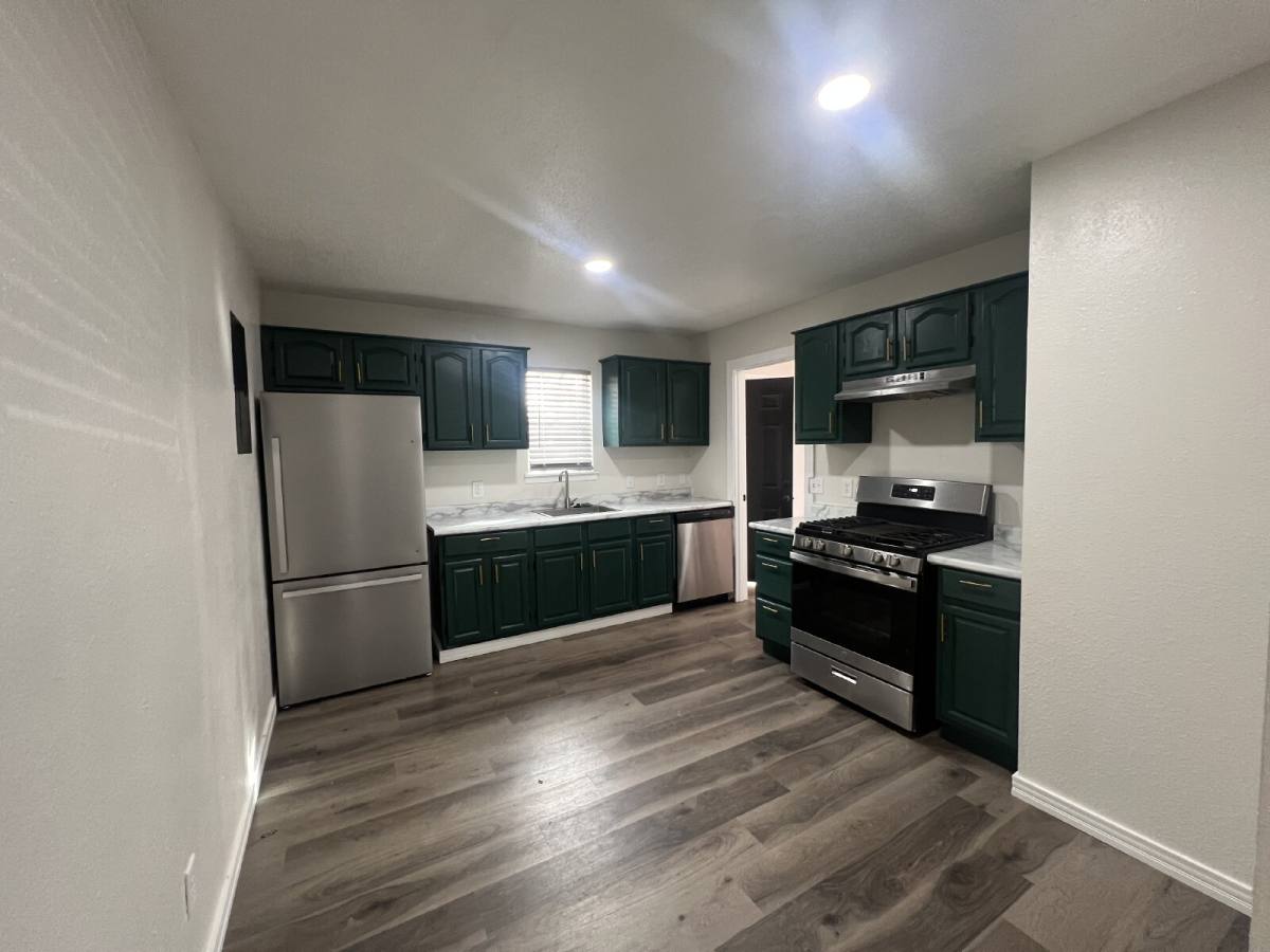 Townhouse for rent at 924 N Broadway Ave, Springfield, MO 65802