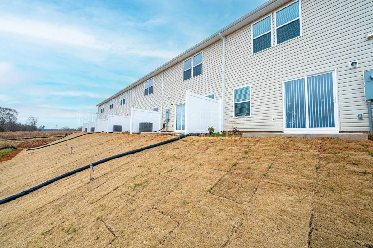 Apartment for rent at 1942 Tranquility Circle #D, Newton, NC 28658