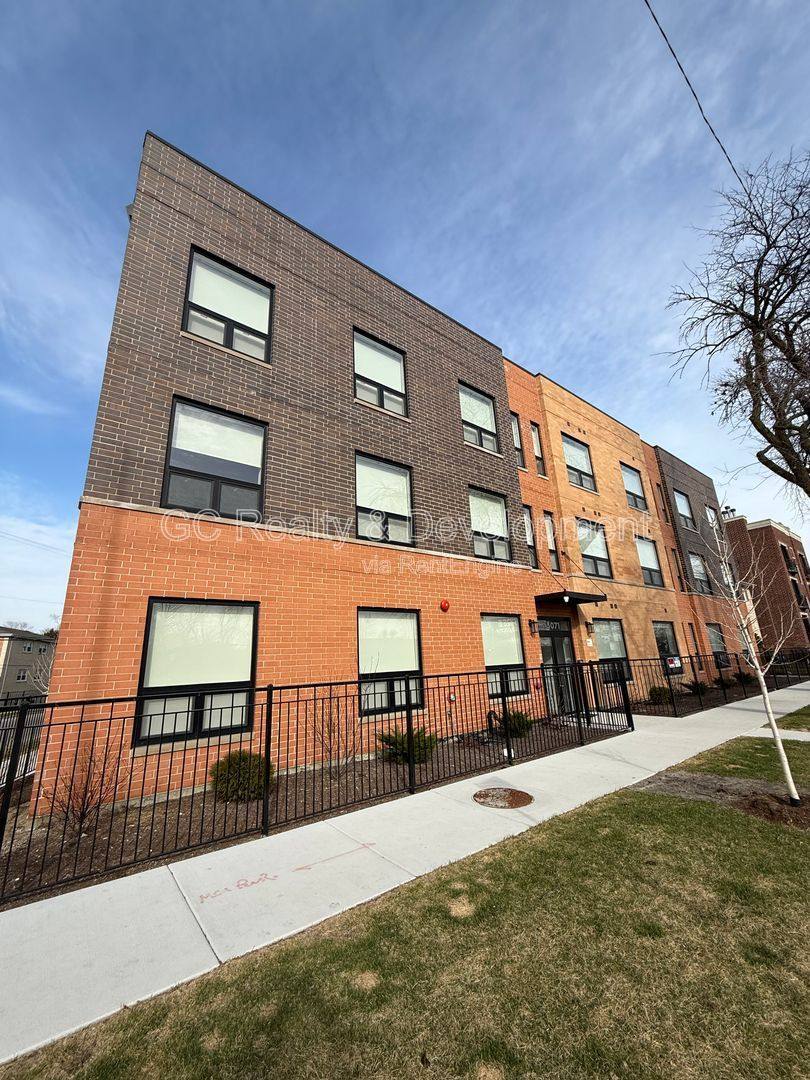 Condo for rent at 5071 N NW Highway 102, Chicago, IL 60630