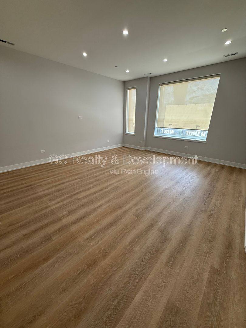 Condo for rent at 5071 N NW Highway 102, Chicago, IL 60630