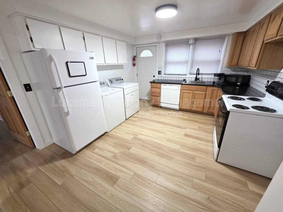 Apartment for rent at 822 W Main St #A, Kalamazoo, MI 49006