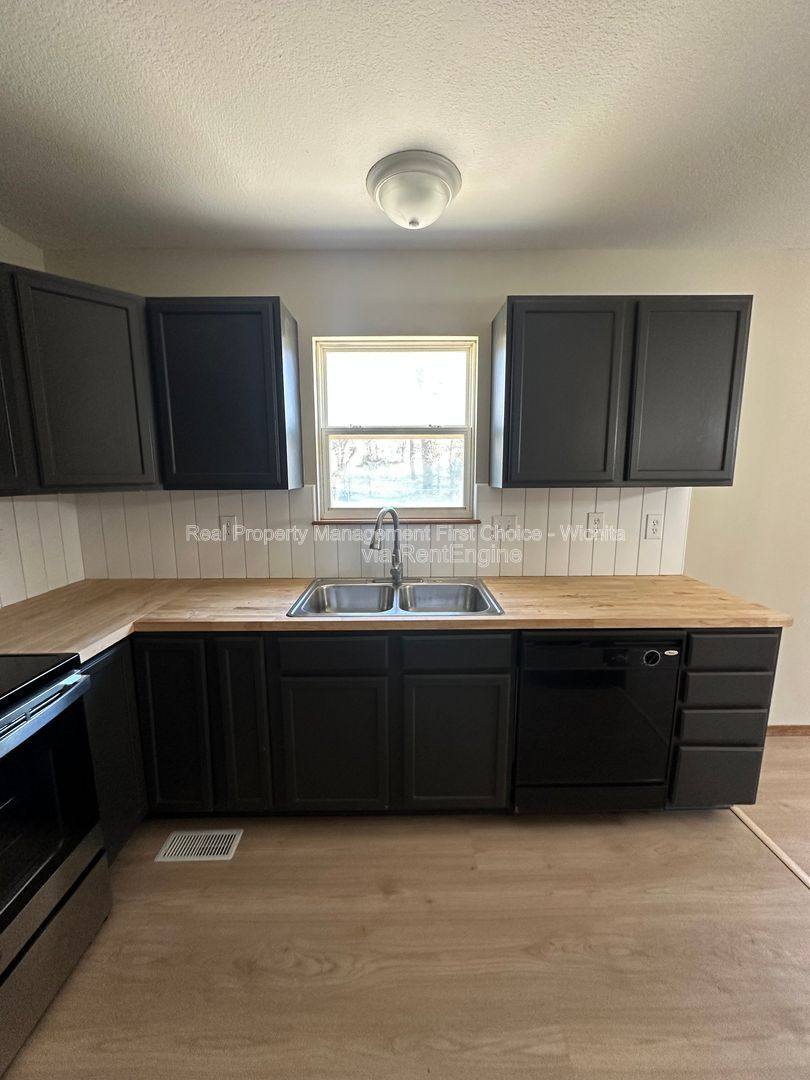 House for rent at 1450 N Green St, Wichita, KS 67214