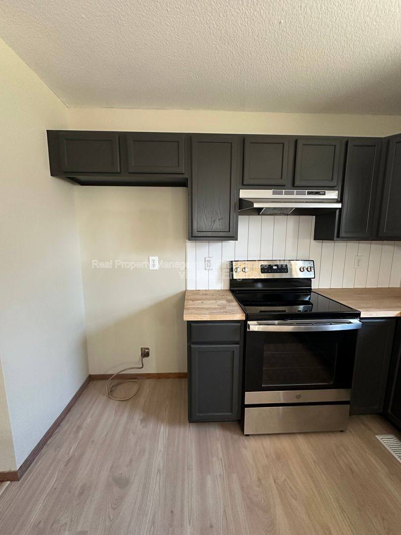 House for rent at 1450 N Green St, Wichita, KS 67214