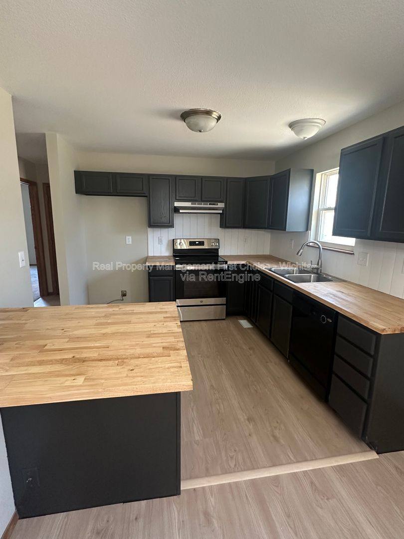 House for rent at 1450 N Green St, Wichita, KS 67214