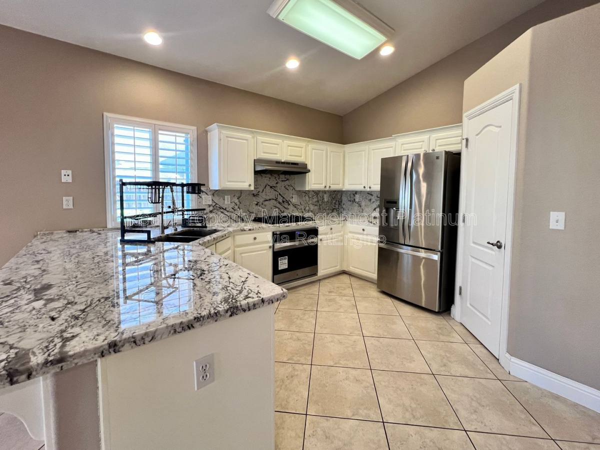 House for rent at 5705 E Erin Ave, Fresno, CA 93727