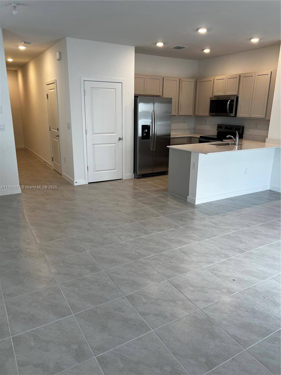 Townhouse for rent at 653 NW 6th St, Homestead, FL 33034