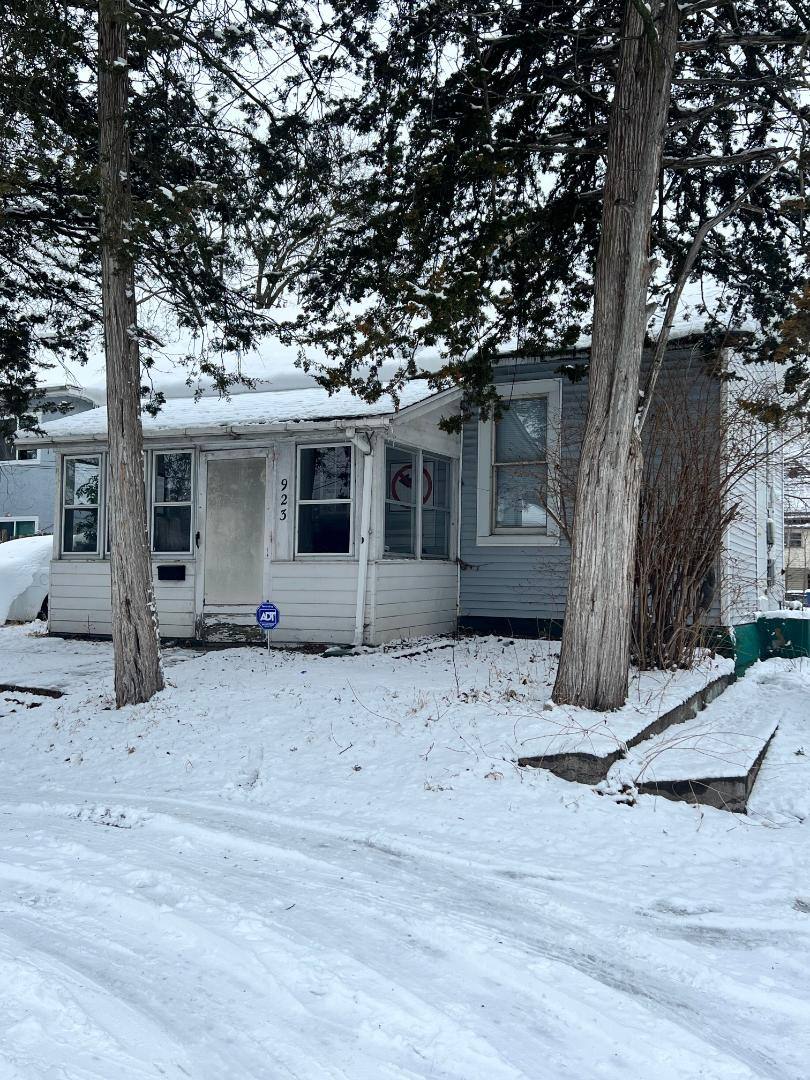 House for rent at 923 Vine St #923, La Crosse, WI 54601