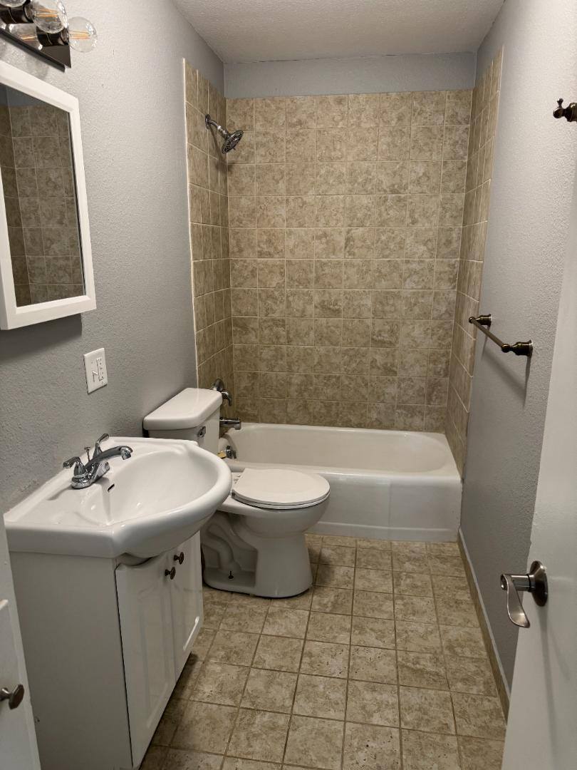 Apartment for rent at 1021 N 8th St #13, Sheboygan, WI 53081