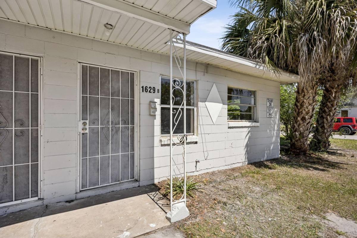 Apartment for rent at 1629 E 9th St, Jacksonville, FL 32206