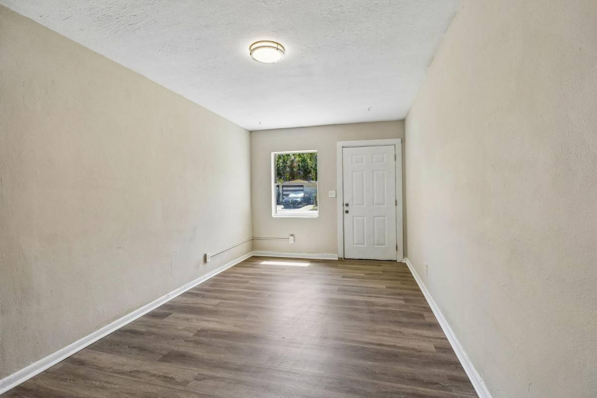 Apartment for rent at 1629 E 9th St, Jacksonville, FL 32206