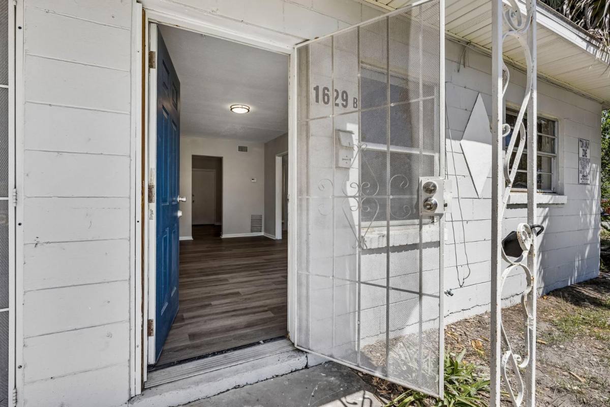 Apartment for rent at 1629 E 9th St, Jacksonville, FL 32206