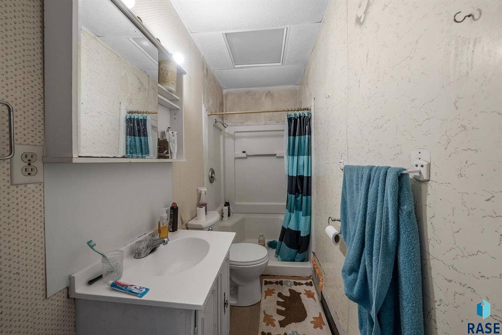Apartment for rent at 902 W 8th St #900 Downstairs, Sioux Falls, SD 57104