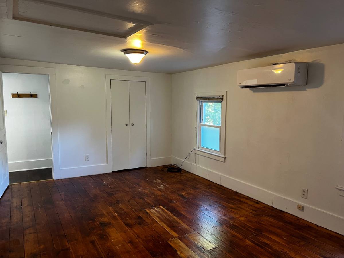Apartment for rent at 222 Douglas Ave #6, Kalamazoo, MI 49007