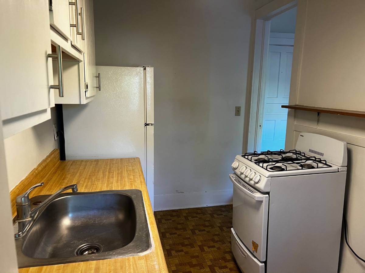 Apartment for rent at 222 Douglas Ave #6, Kalamazoo, MI 49007