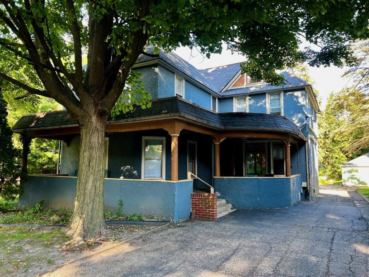 Apartment for rent at 222 Douglas Ave #6, Kalamazoo, MI 49007