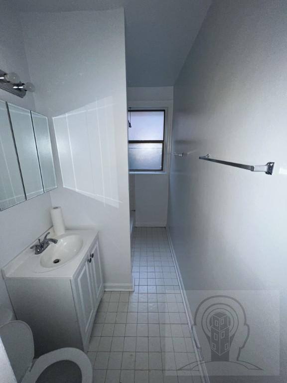 Apartment for rent at 1369 W Estes Ave #1H, Chicago, IL 60626