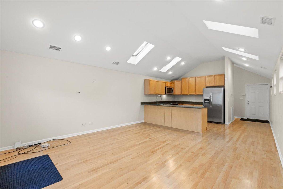 Apartment for rent at 456 N Green St #2, Chicago, IL 60642