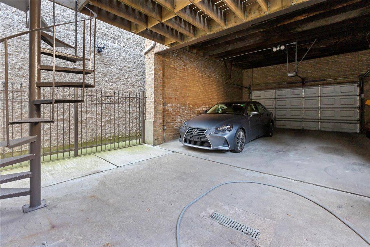 Apartment for rent at 456 N Green St #2, Chicago, IL 60642