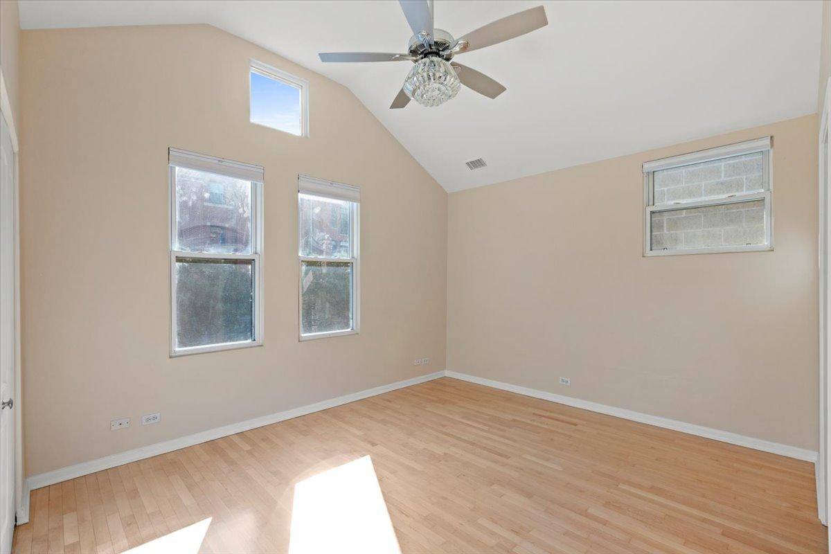 Apartment for rent at 456 N Green St #2, Chicago, IL 60642