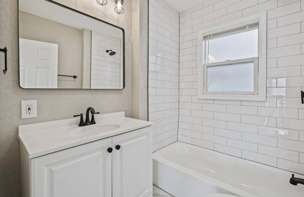 House for rent at 2713 Elmwood Ave, Kansas City, MO 64128