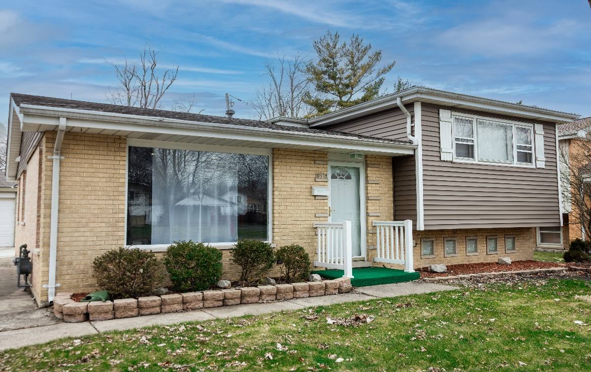 House for rent at 10934 Oxford Ave, Chicago Ridge, IL 60415
