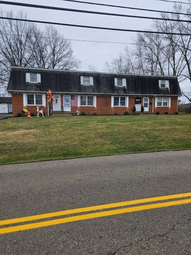 Townhouse for rent at 2853 Bailey St NW, Massillon, OH 44646