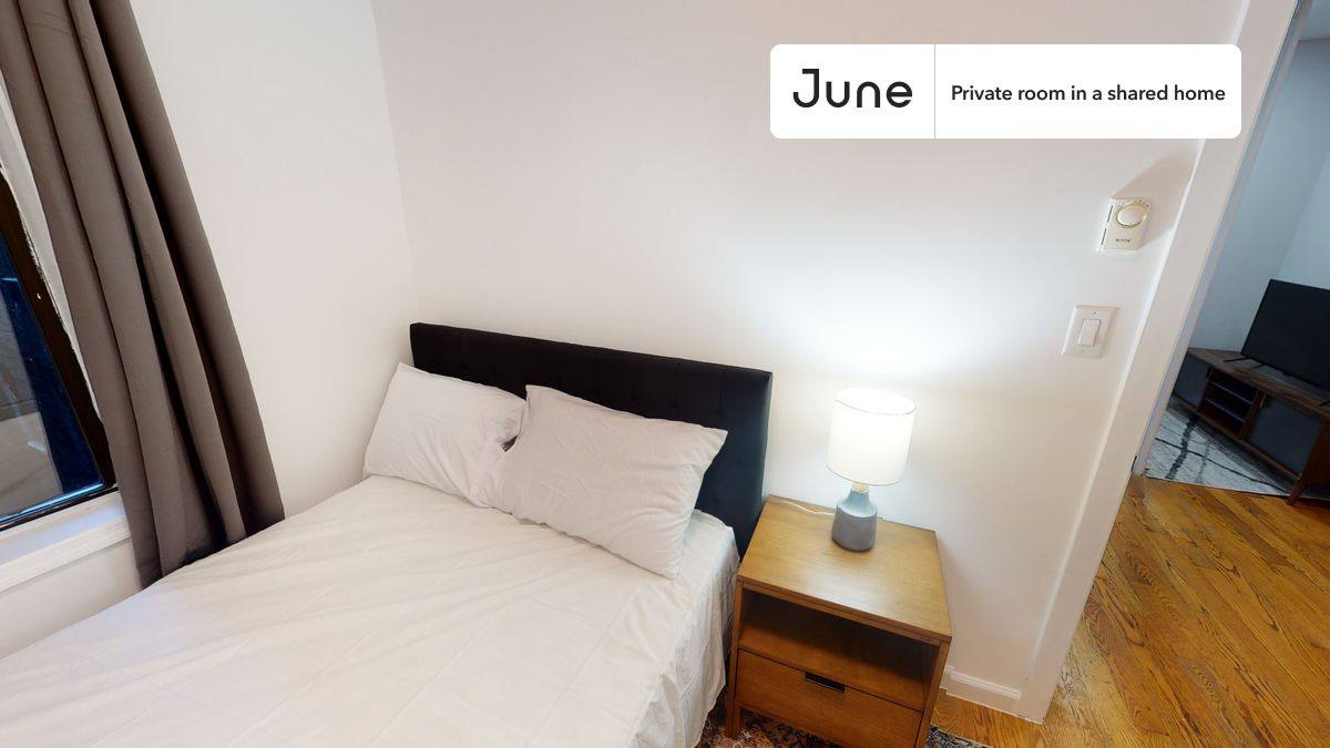 Apartment for rent at 214 W 109th St, New York, NY 10025