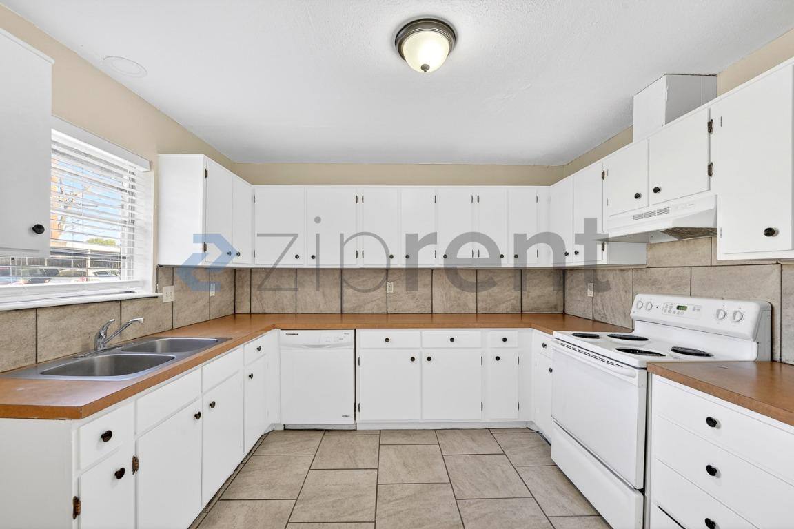 House for rent at 3225 Crites St #102, Fort Worth, TX 76118