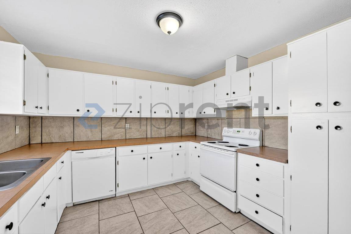 House for rent at 3225 Crites St #102, Fort Worth, TX 76118