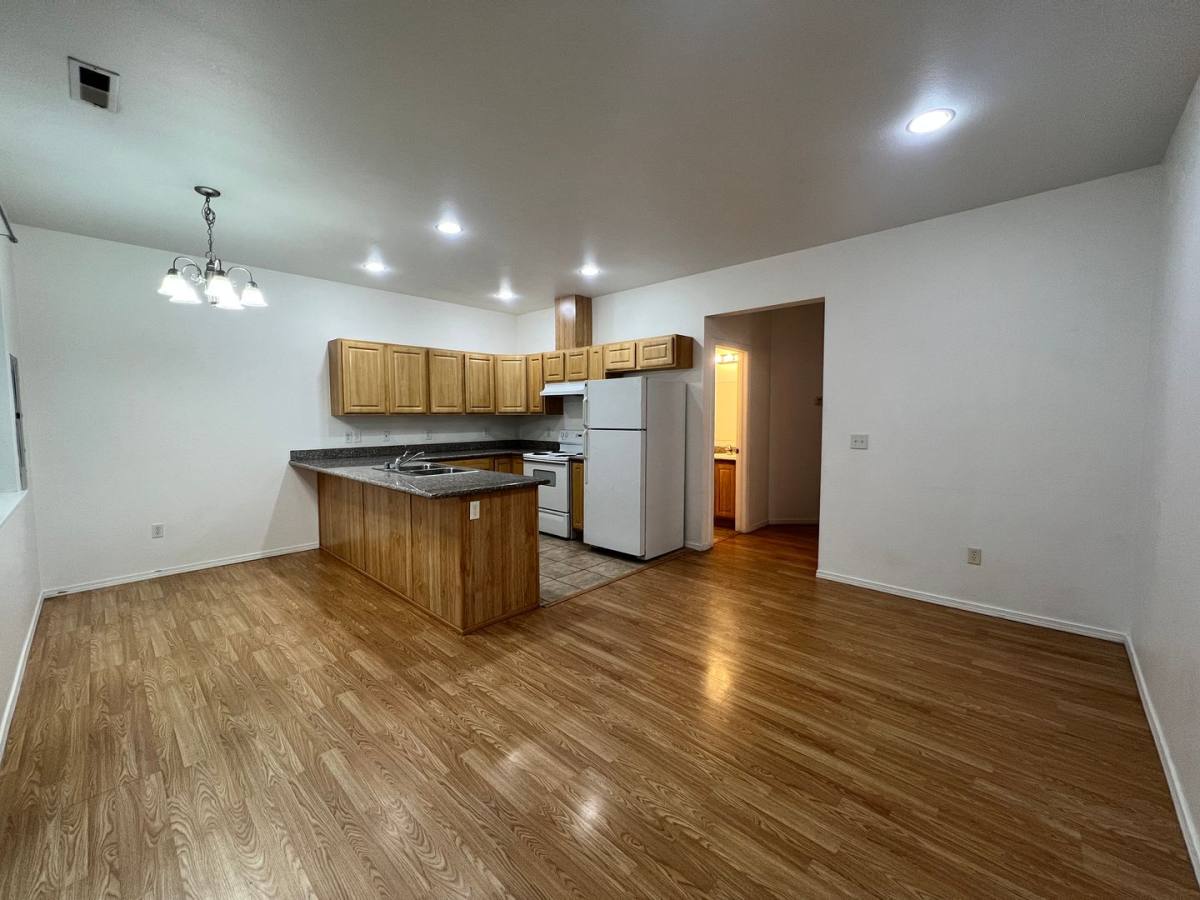 Townhouse for rent at 1620 W Lee St, Moses Lake, WA 98837