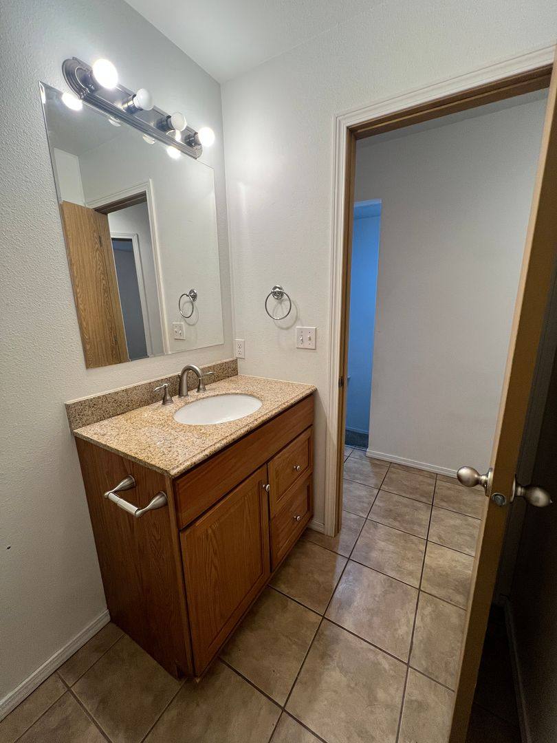 Townhouse for rent at 1620 W Lee St, Moses Lake, WA 98837