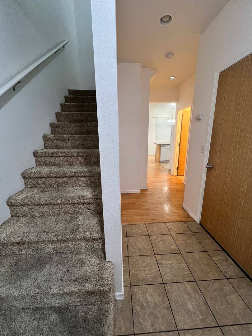 Townhouse for rent at 1620 W Lee St, Moses Lake, WA 98837