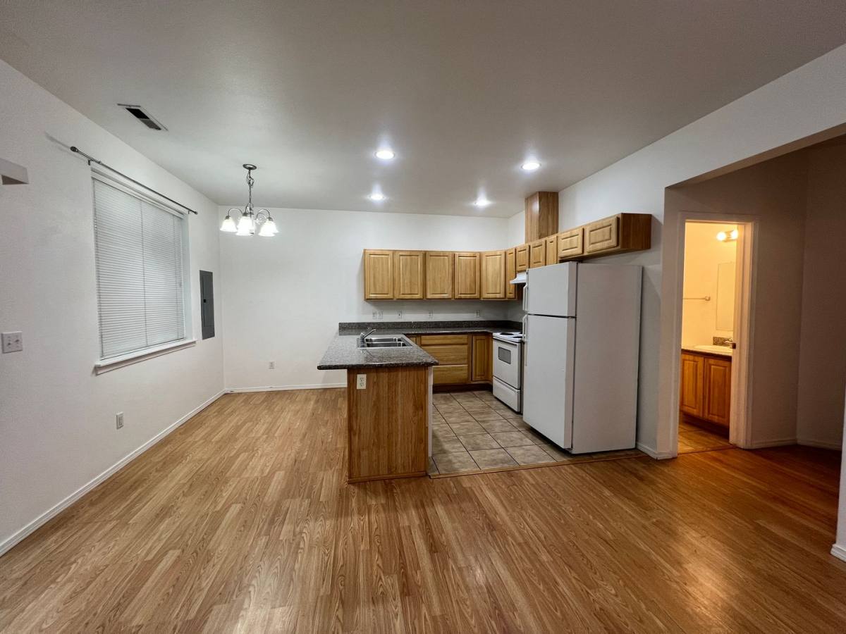 Townhouse for rent at 1620 W Lee St, Moses Lake, WA 98837