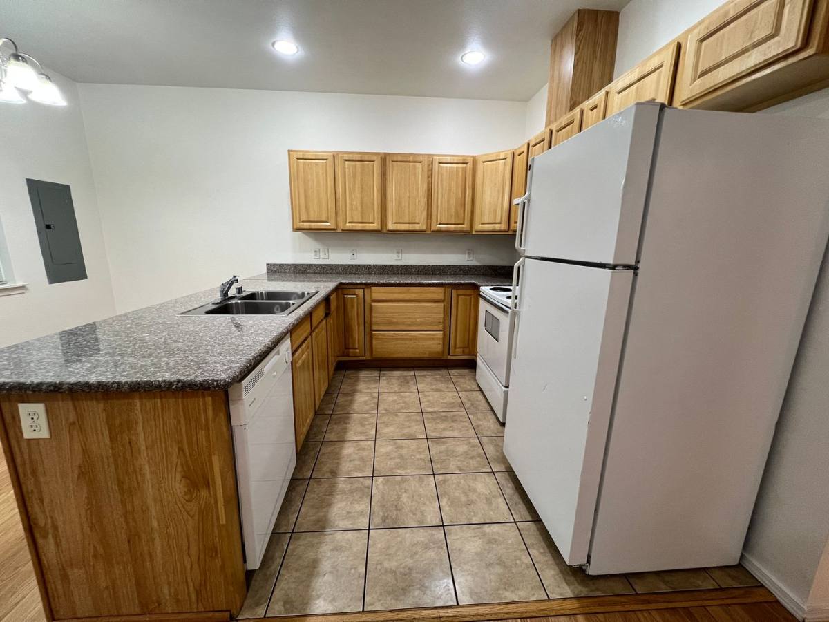 Townhouse for rent at 1620 W Lee St, Moses Lake, WA 98837