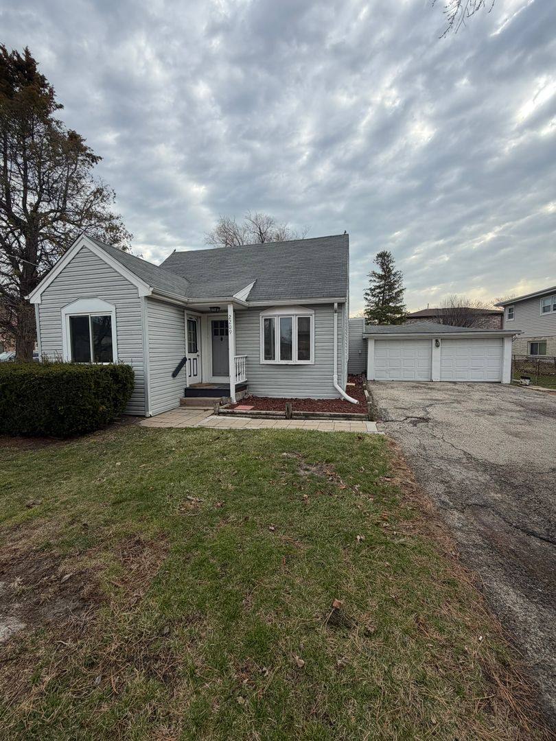 House for rent at 2209 Douglas Ave, Des Plaines, IL 60018