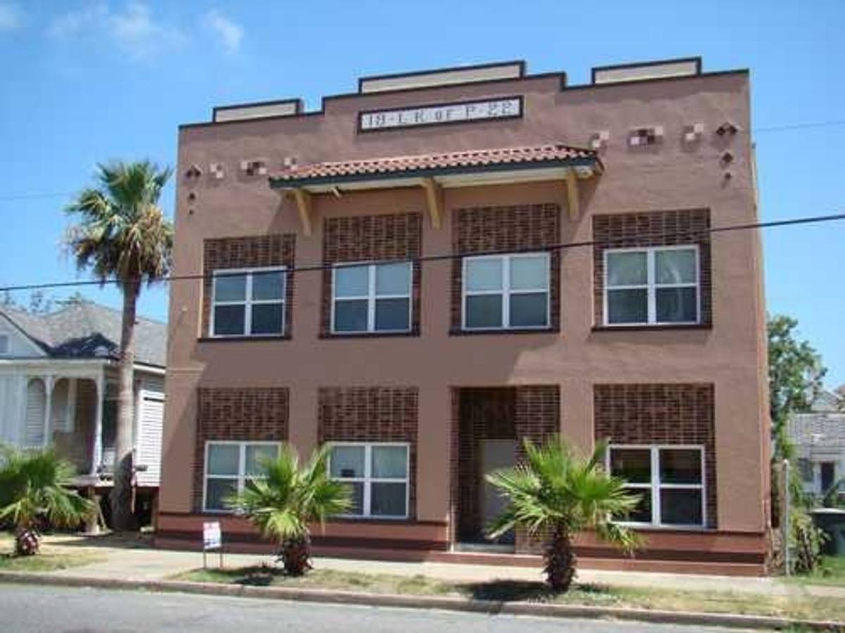 Apartment for rent at 2609 Ave L, Galveston, TX 77550