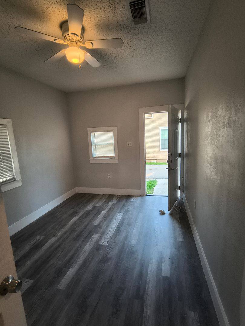 Apartment for rent at 401 Main, Brownwood, TX 76801