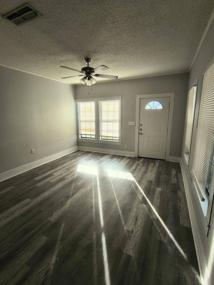 Apartment for rent at 401 Main, Brownwood, TX 76801