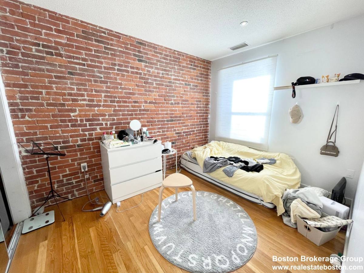 Apartment for rent at 69 Gainsborough St #300, Boston, MA 02115