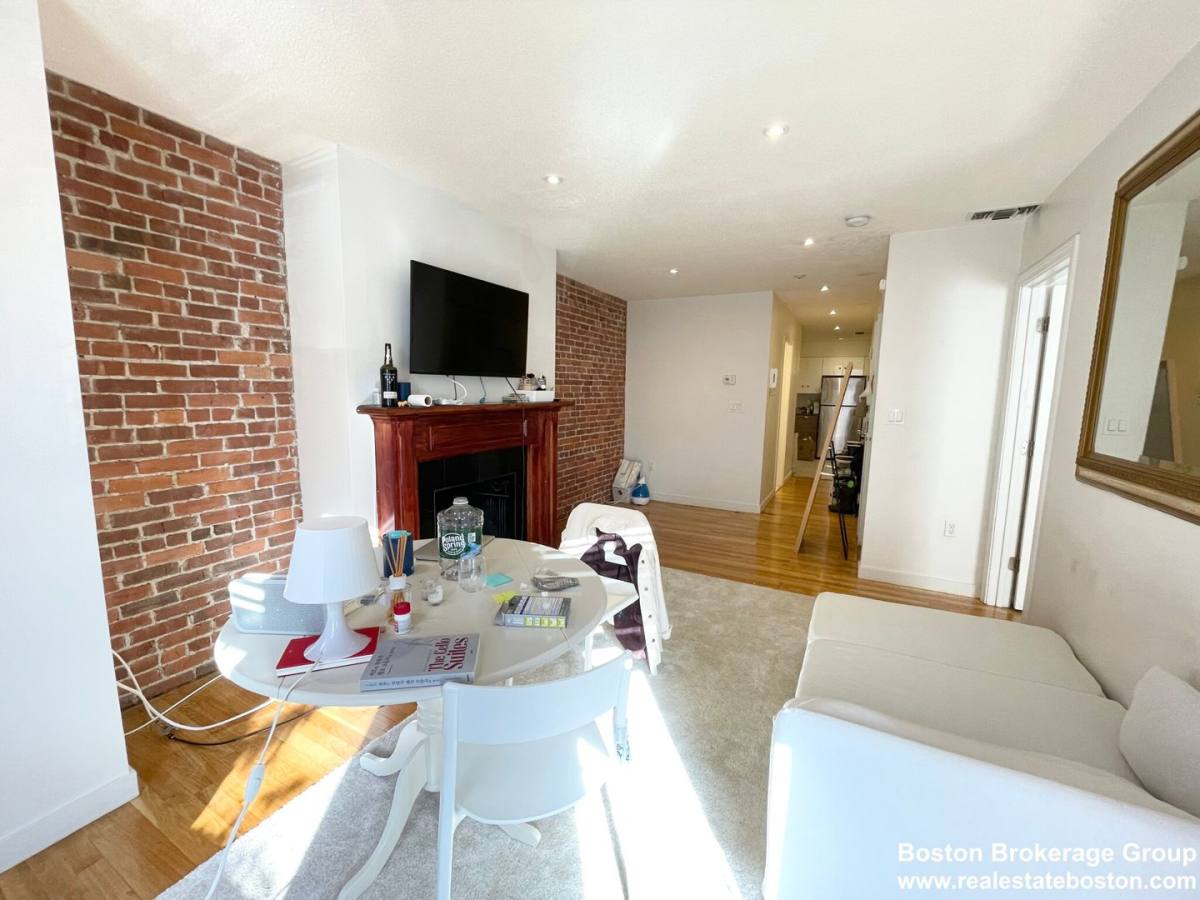 Apartment for rent at 69 Gainsborough St #300, Boston, MA 02115