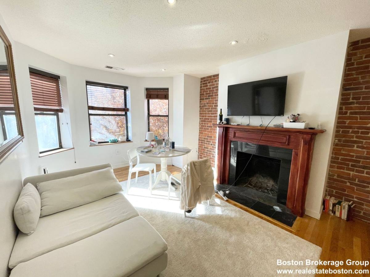 Apartment for rent at 69 Gainsborough St #300, Boston, MA 02115