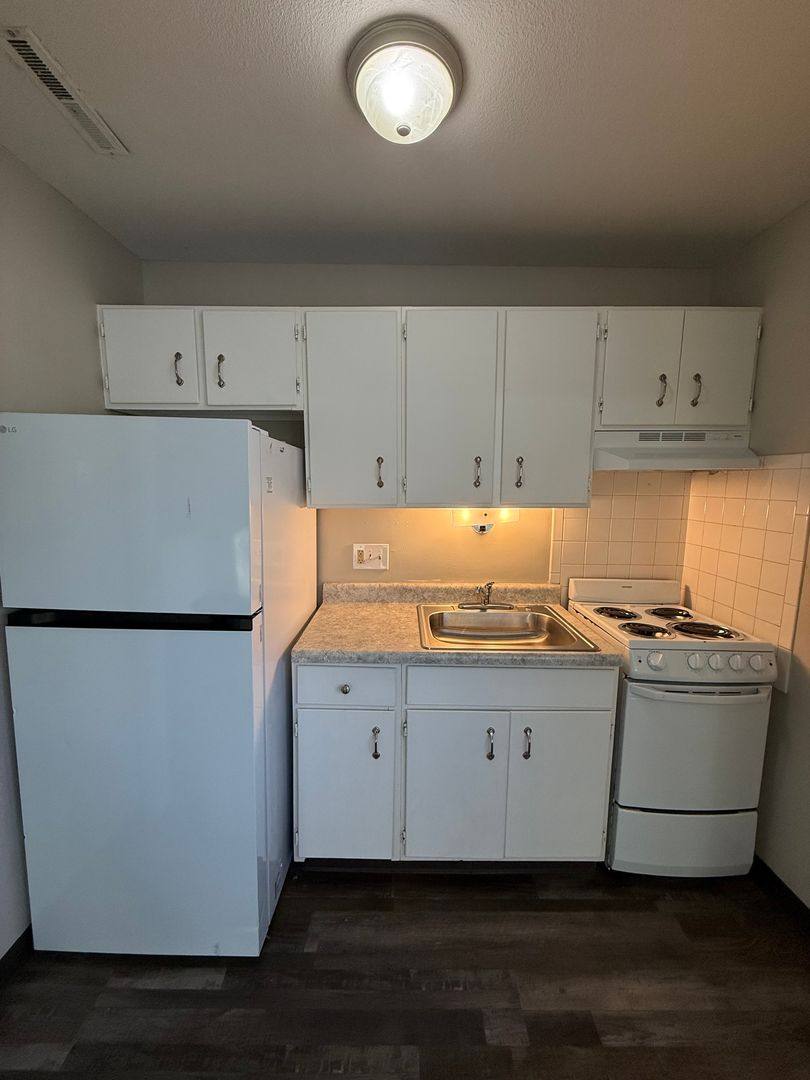 Apartment for rent at 3710 56th St, Des Moines, IA 50310