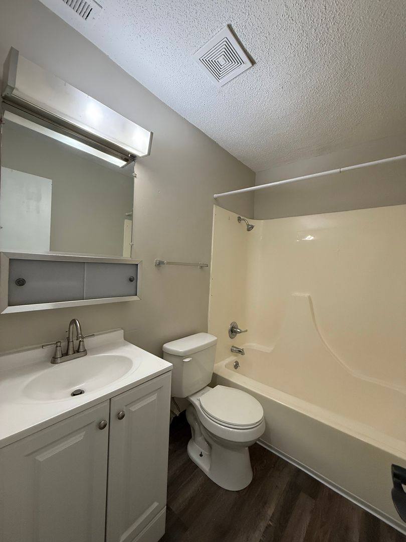 Apartment for rent at 3710 56th St, Des Moines, IA 50310