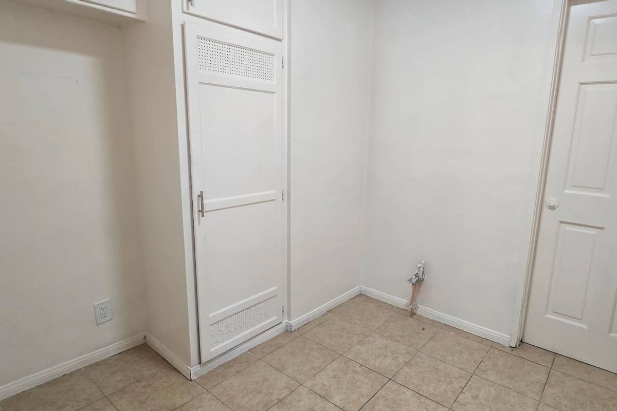 Apartment for rent at 1631 S Bronson Ave, Los Angeles, CA 90019