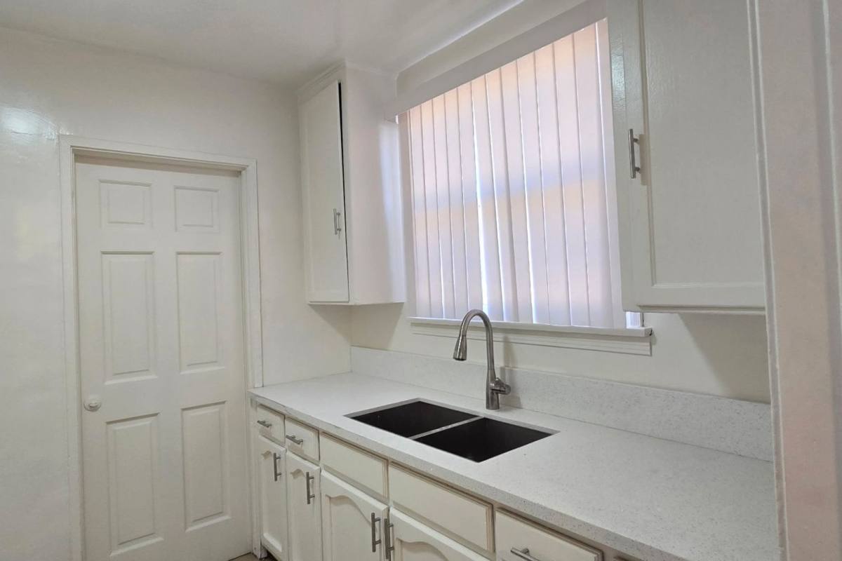 Apartment for rent at 1631 S Bronson Ave, Los Angeles, CA 90019