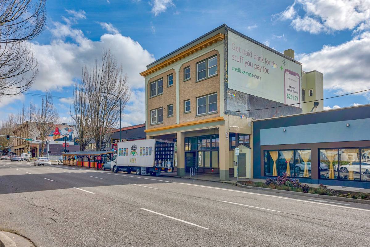 Apartment for rent at 612 E Burnside St, Portland, OR 97214