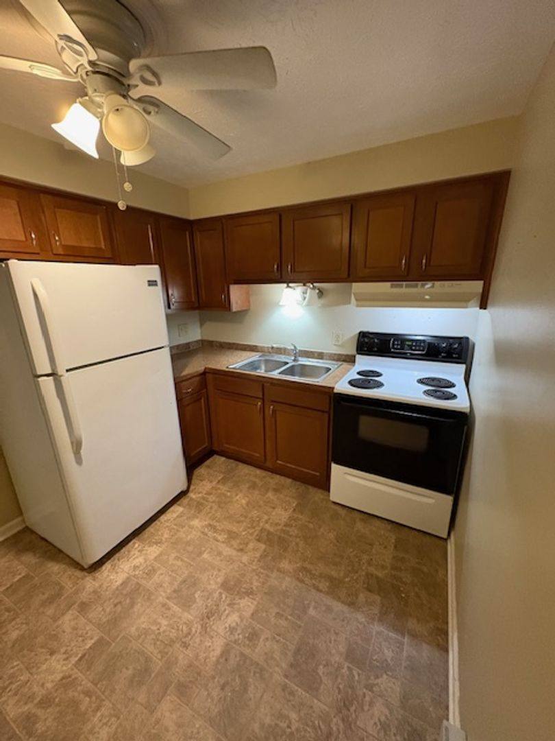 Apartment for rent at 1332 N Chapel St, Louisville, OH 44641