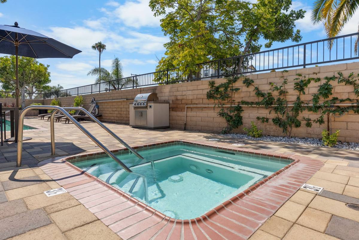 Apartment for rent at 7881-7912 Beachpoint Circle, Huntington Beach, CA 92648