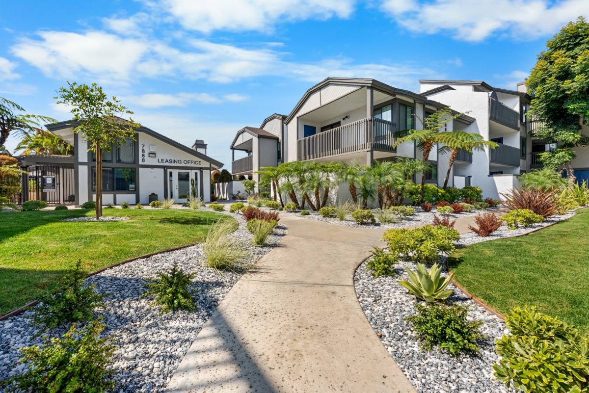 Apartment for rent at 7881-7912 Beachpoint Circle, Huntington Beach, CA 92648