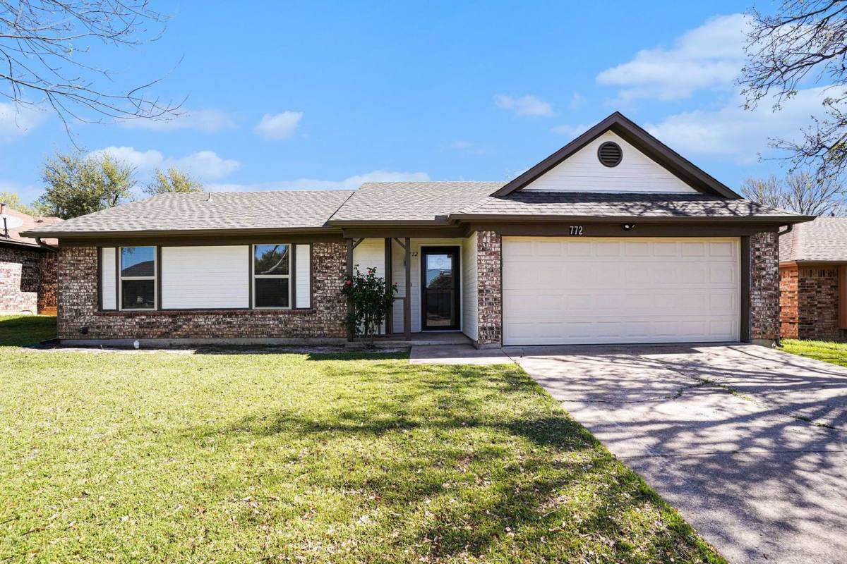 House for rent at 772 Hampshire Dr, Burleson, TX 76028